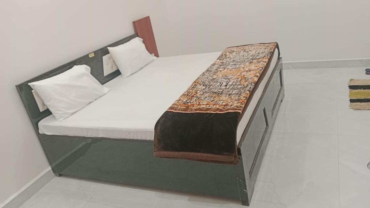 Rudra Prabha Guest House Ayodhya Экстерьер фото