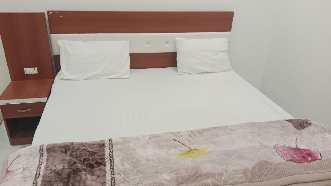 Rudra Prabha Guest House Ayodhya Экстерьер фото